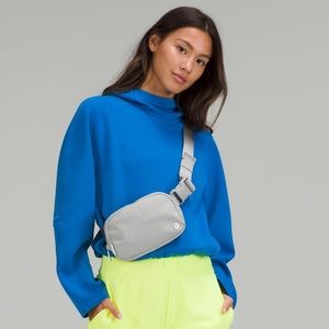 🤍 LULULEMON NWT Belt Bag - Silver Drop/Grey/White